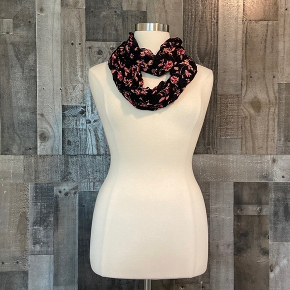 Gorgeous batik infinity scarf boho chic dark feminine floral whimsigoth witchy - Picture 9 of 10